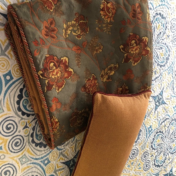 Queen size Eastern Accent duvet cover and 1 decorated pillow - Picture 6 of 7